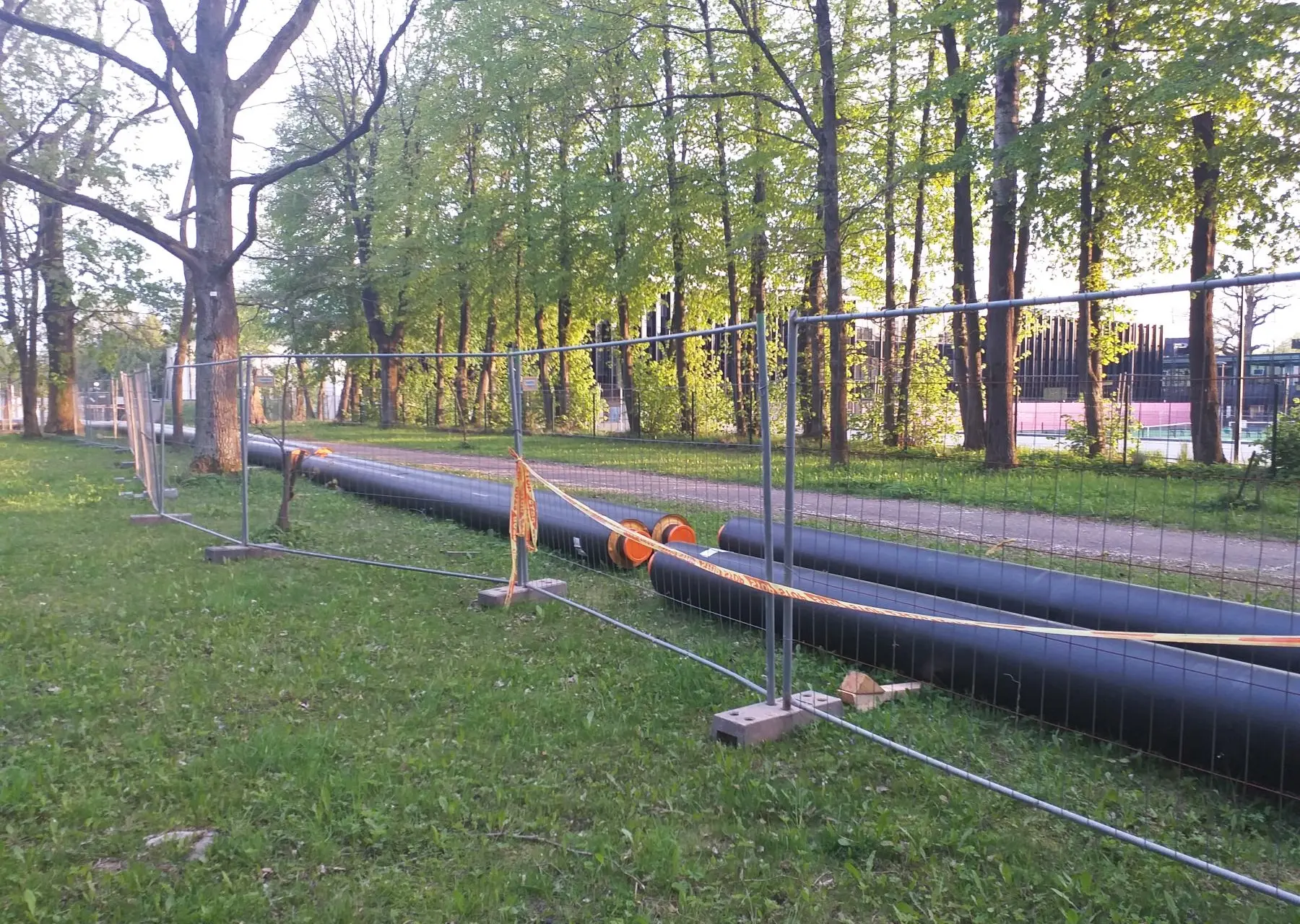 Šiluminės trasos tiesimo darbai Ąžuolyne