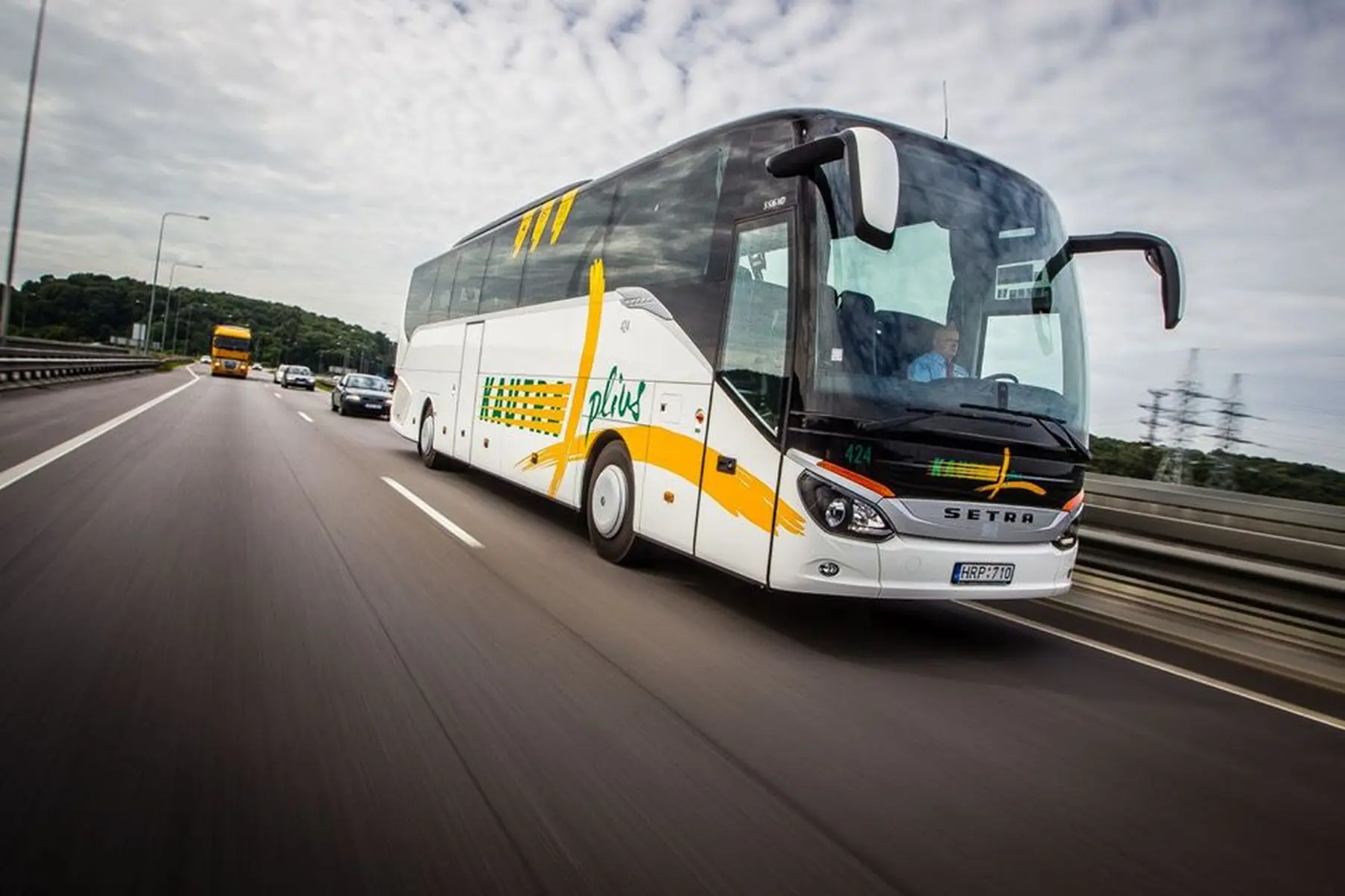 Tarpmiestinis autobusas