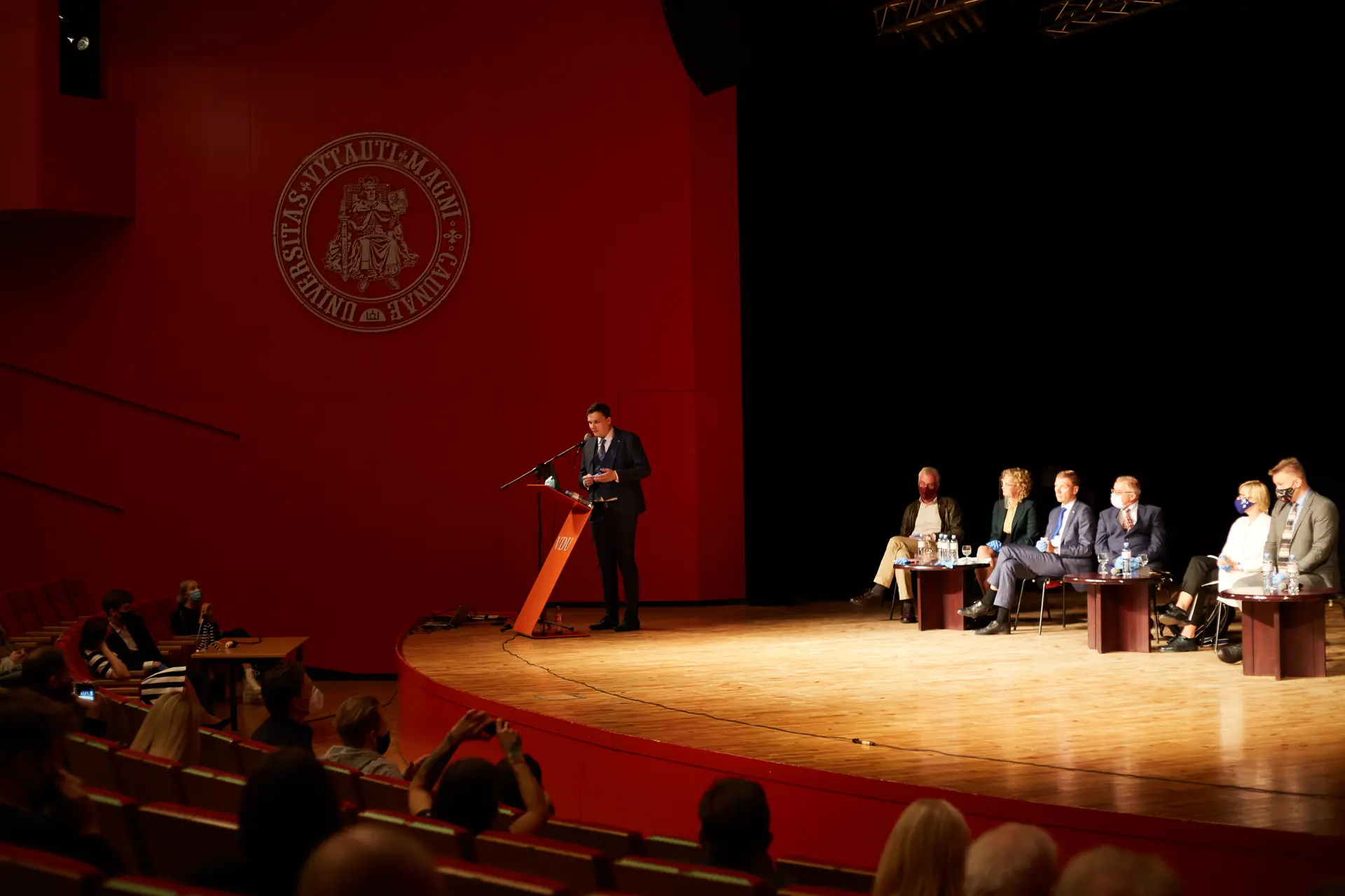 Akademinio politologų klubo debatai