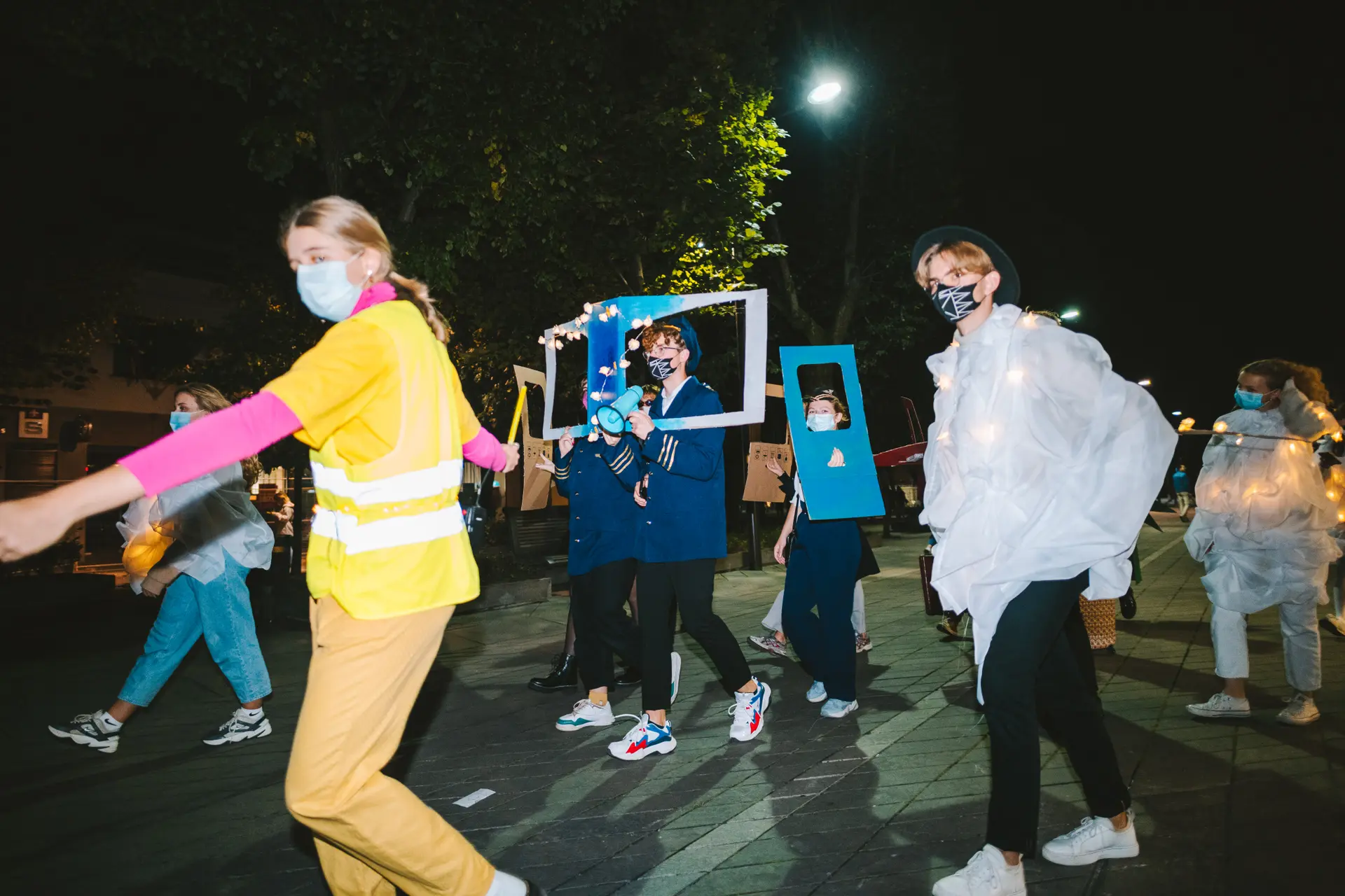 Fluxus festivalis, kopimas į kalną