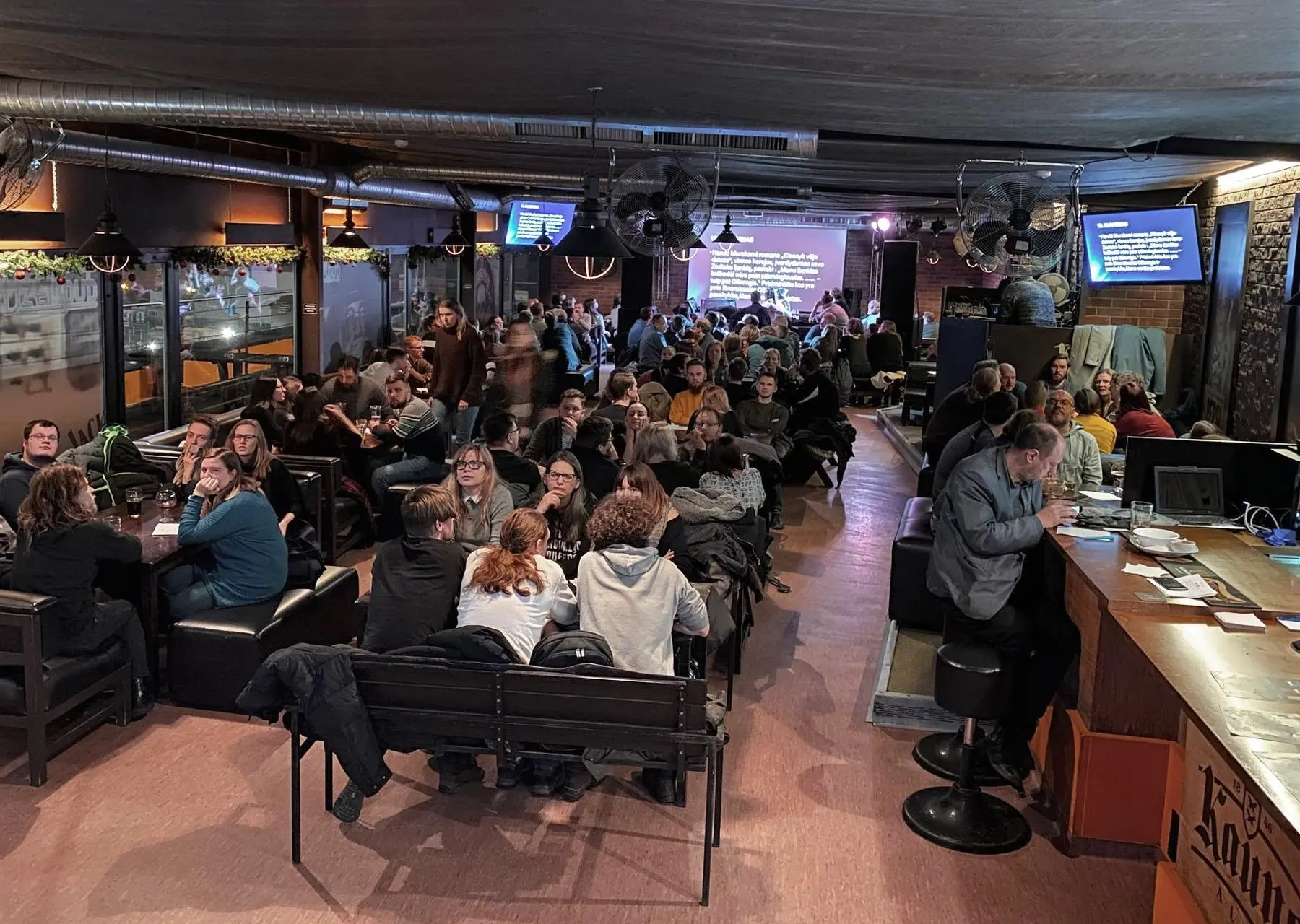 „Džem'pub“