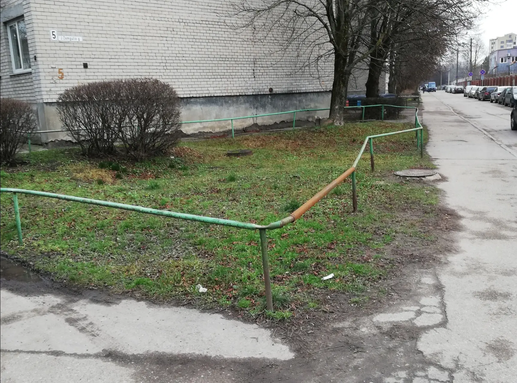 Seni turėklai Žaliakalnyje