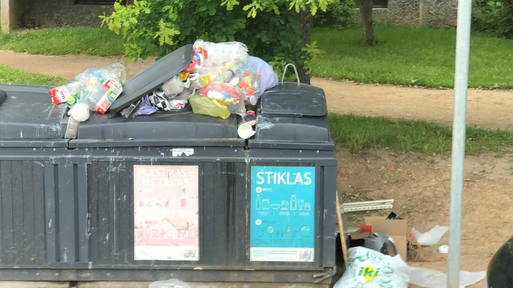 Šilainiai skęsta šiukšlėse