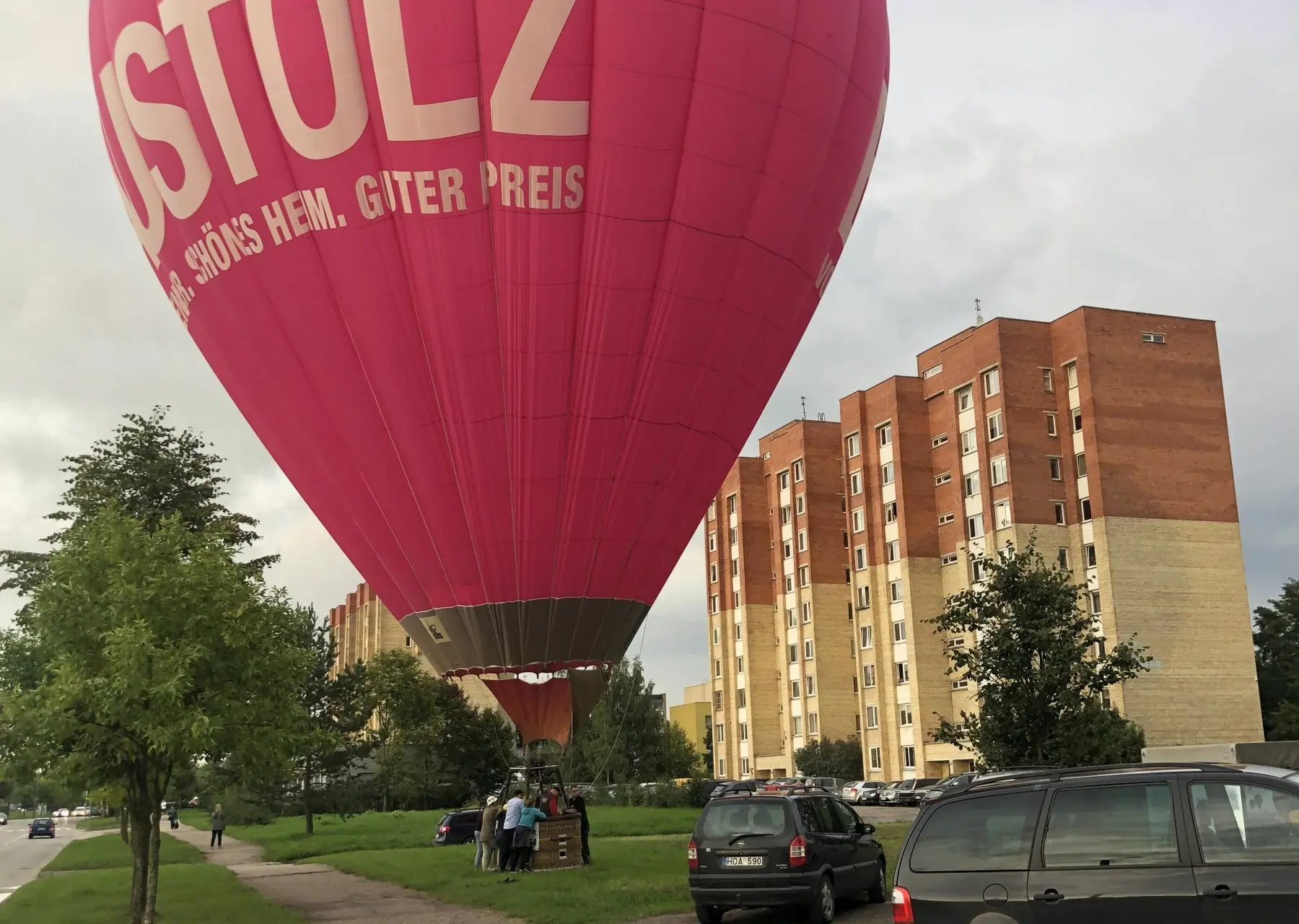 Oro baliono nusileidimas Baltijos gatvėje