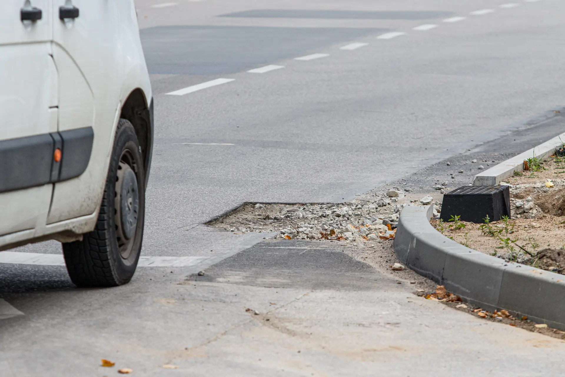 Kauno savivaldybei teks atlyginti žalą dėl duobėje apgadinto automobilio