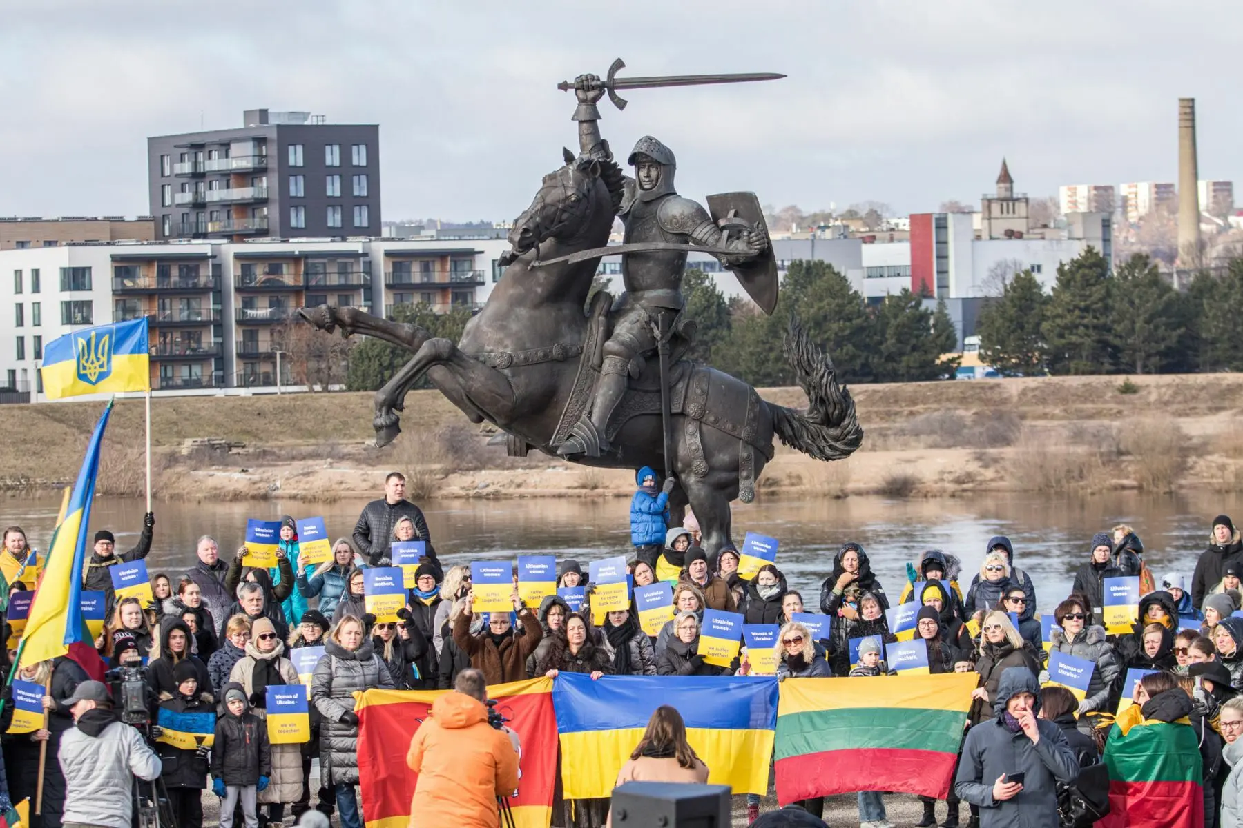 Lietuvos moterys palaiko Ukrainos moteris