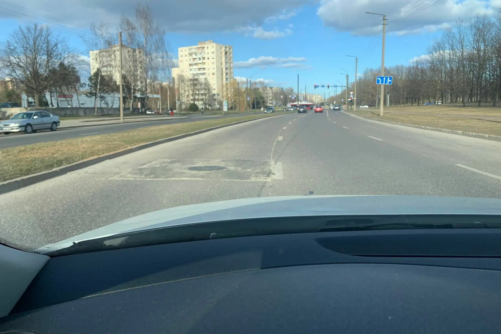 Užbetonuoti P. Lukšio gatvės šuliniai / Skaitytojų nuotr.
