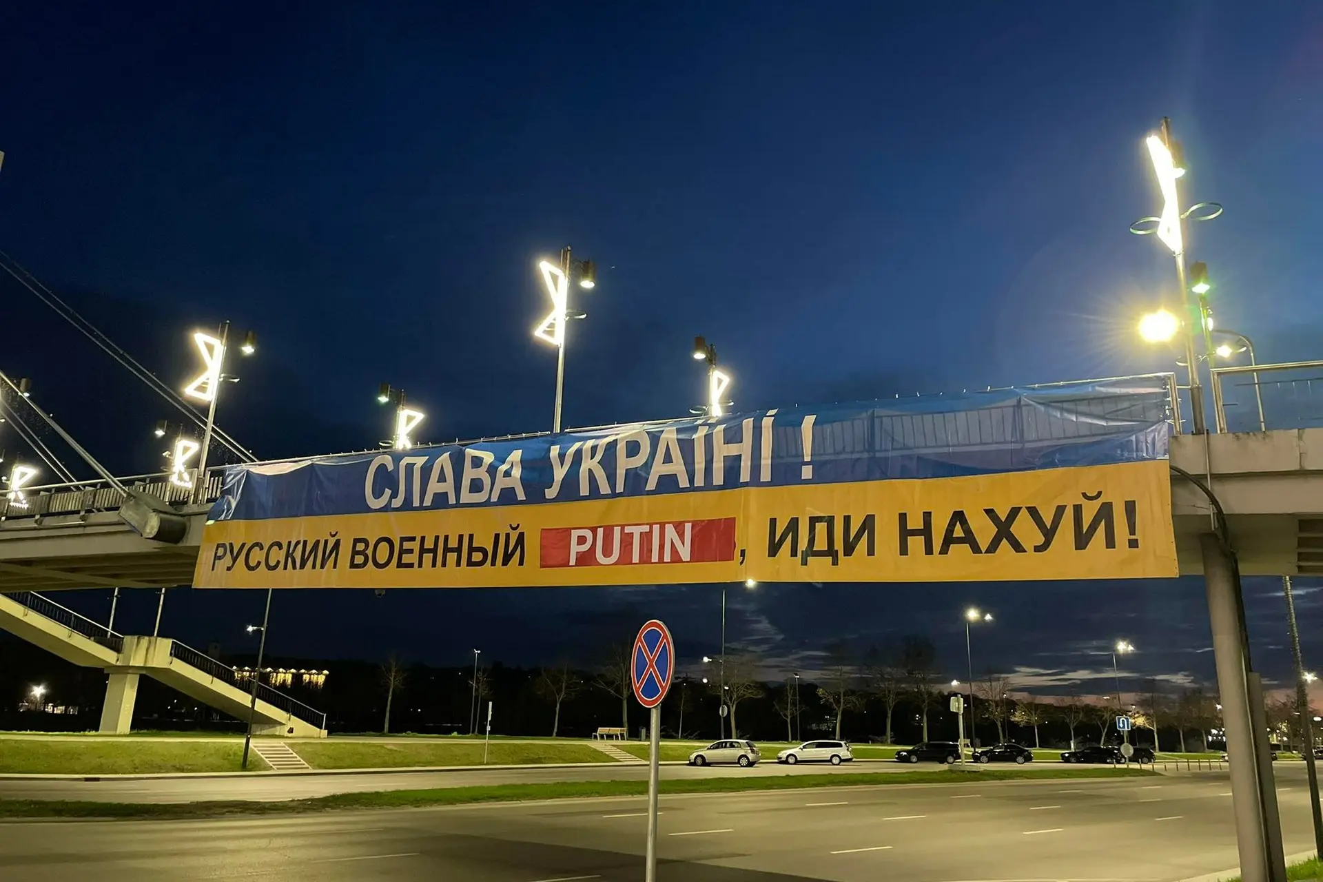 Naujoji rusų karo laivo iškaba