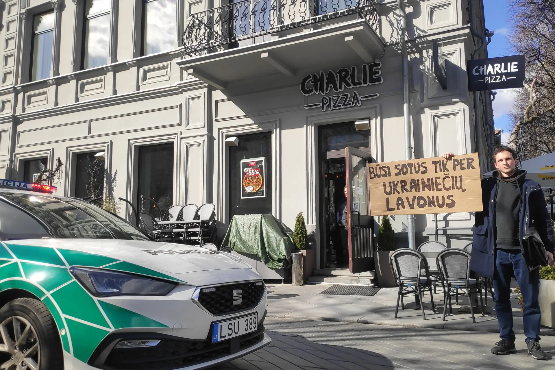 Protesto akcija prie „Charlie Pizza“ / Skaitytojo nuotr.
