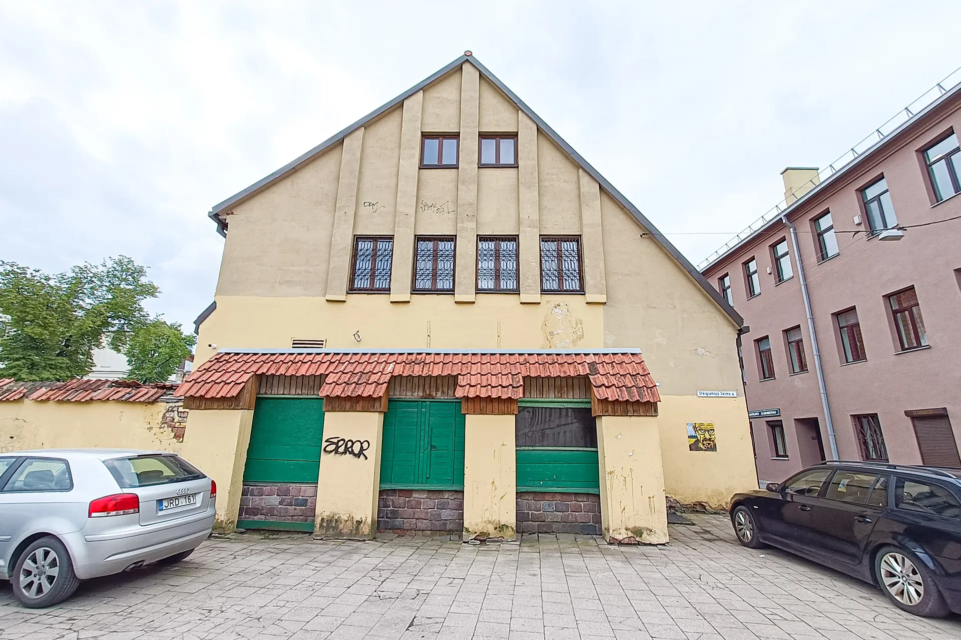 Kioskas Maironio gimnazijos pašonėje