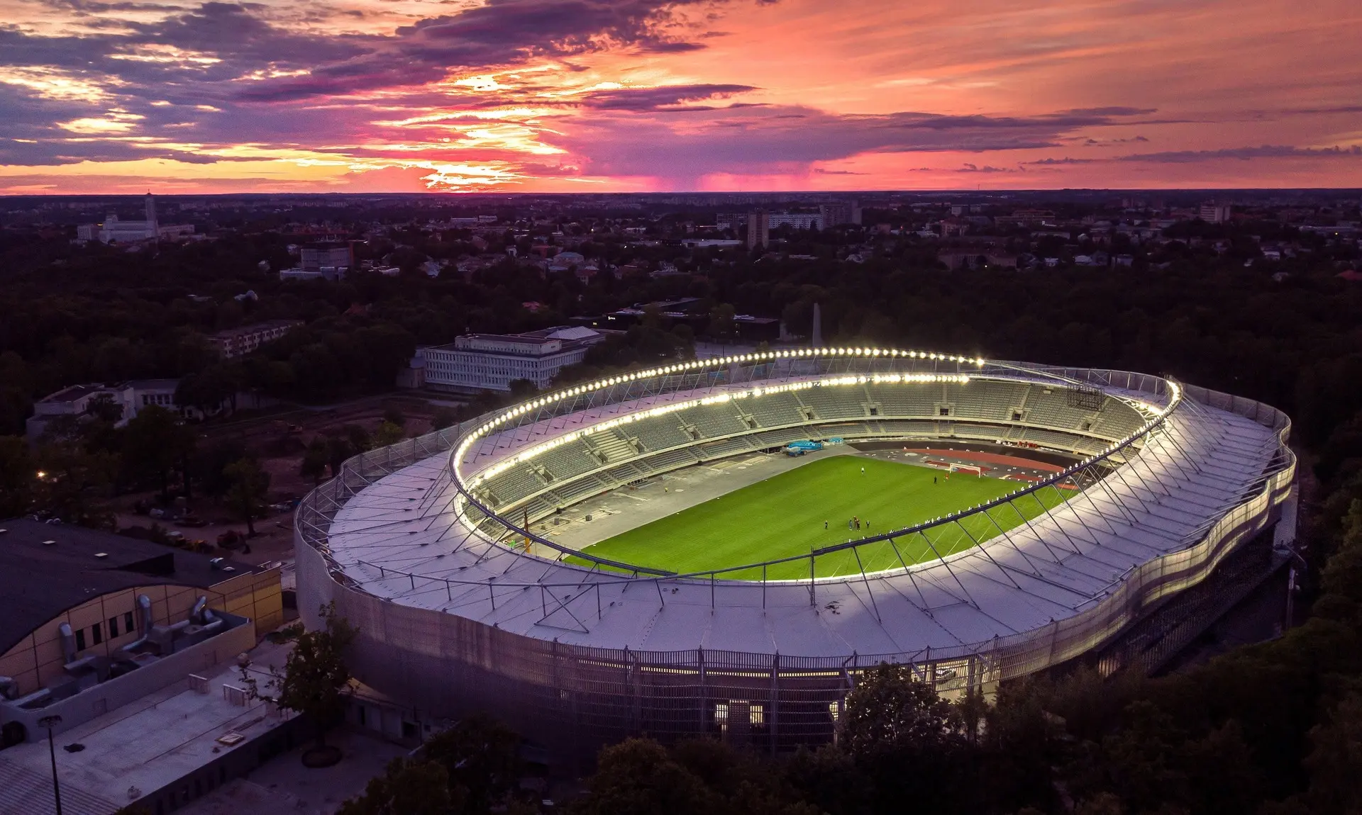 Dariaus ir Girėno stadione išbandyti prožektoriai