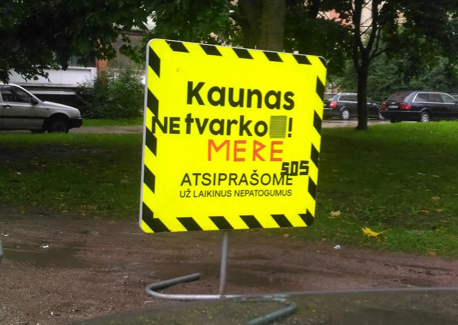 Kaunas nesitvarko, ženklas