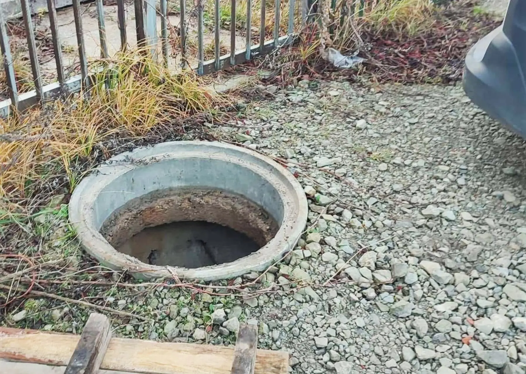Pavogti šulinių dangčiai