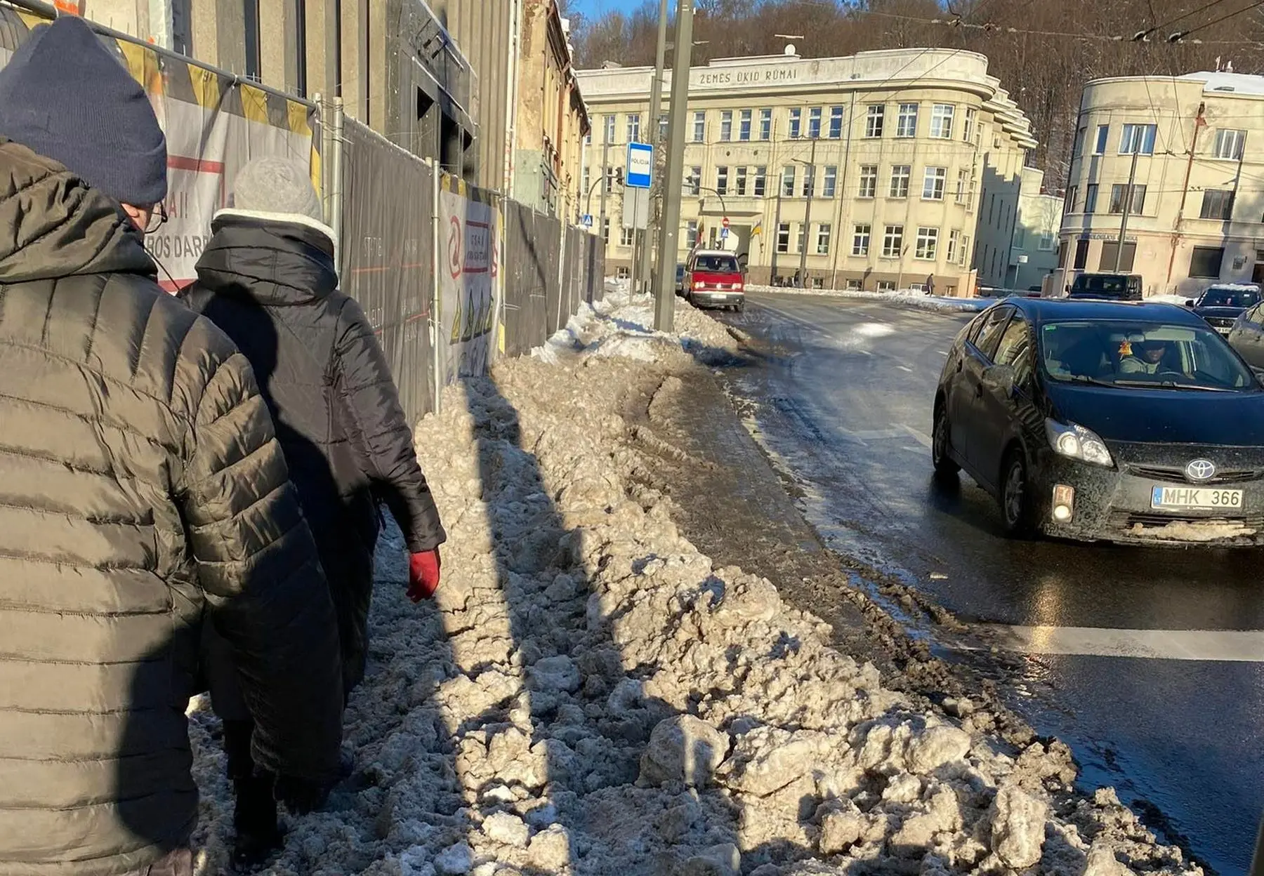 Nenuvalytas šaligatvis