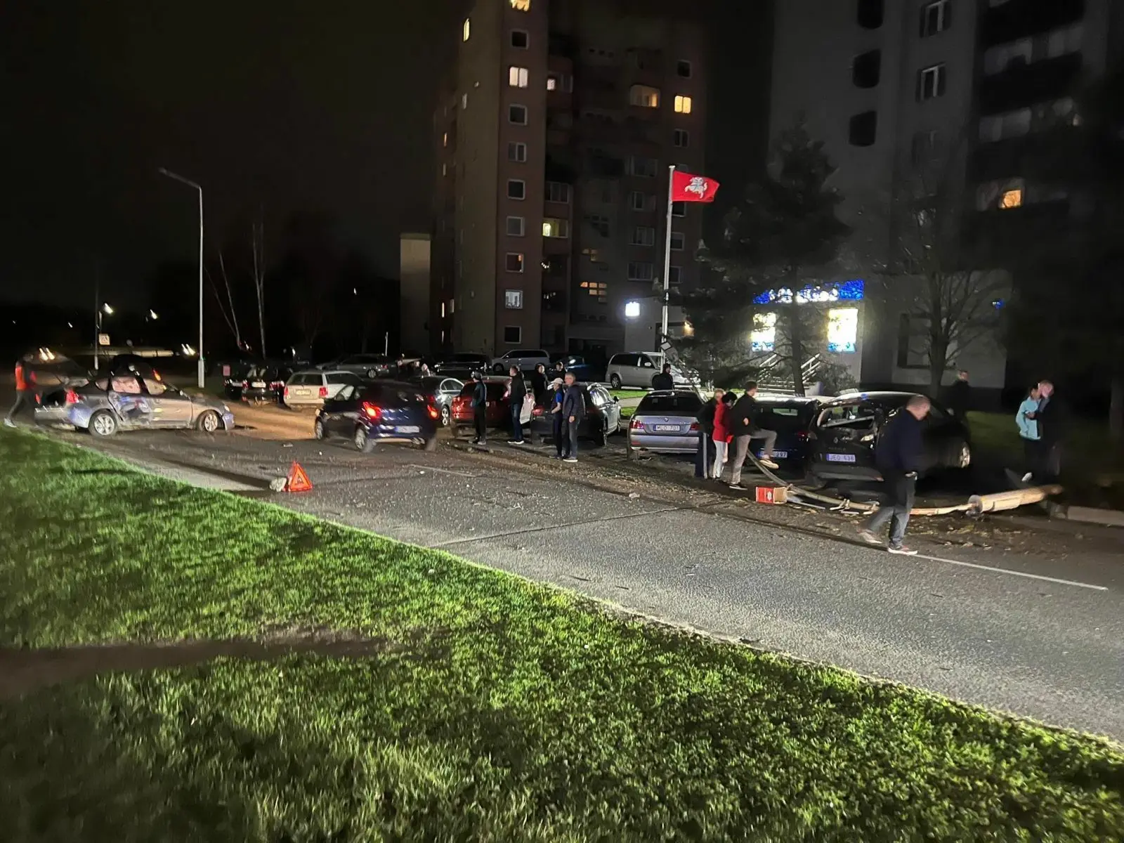 Avarija Neries krantinėje / skaitytojo R. Šmaižio nuotr.