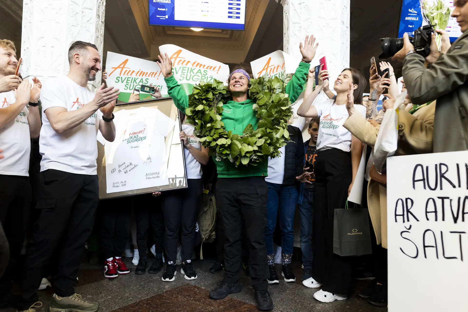 A. Valujavičiaus sutikimas Vilniaus oro uoste