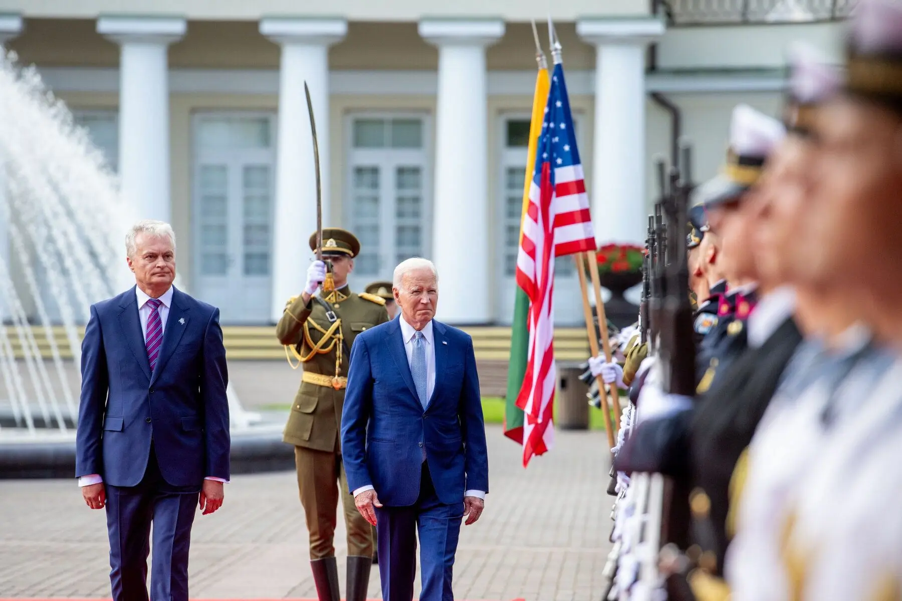 Joe Bidenas ir Gitanas Nausėda
