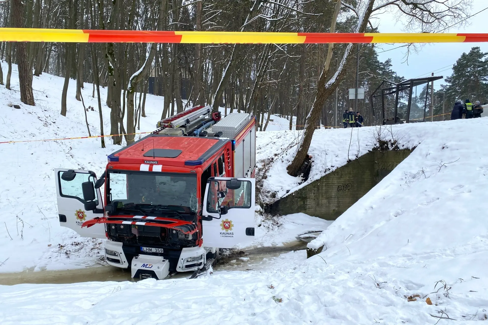 Ugniagesiai pateko į eismo įvykį-scaled