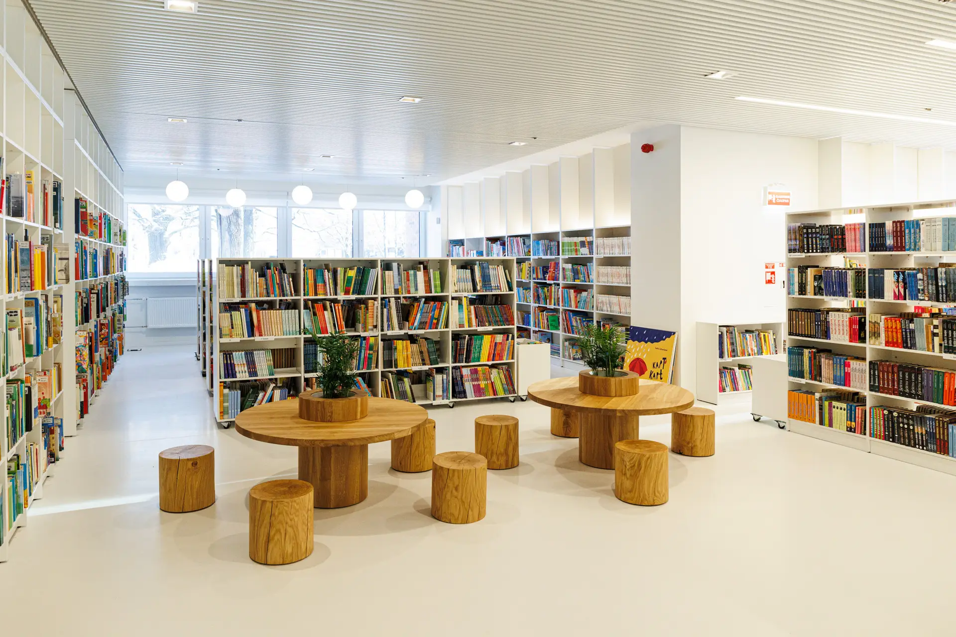 Atidaroma atnaujinta Ąžuolyno biblioteka