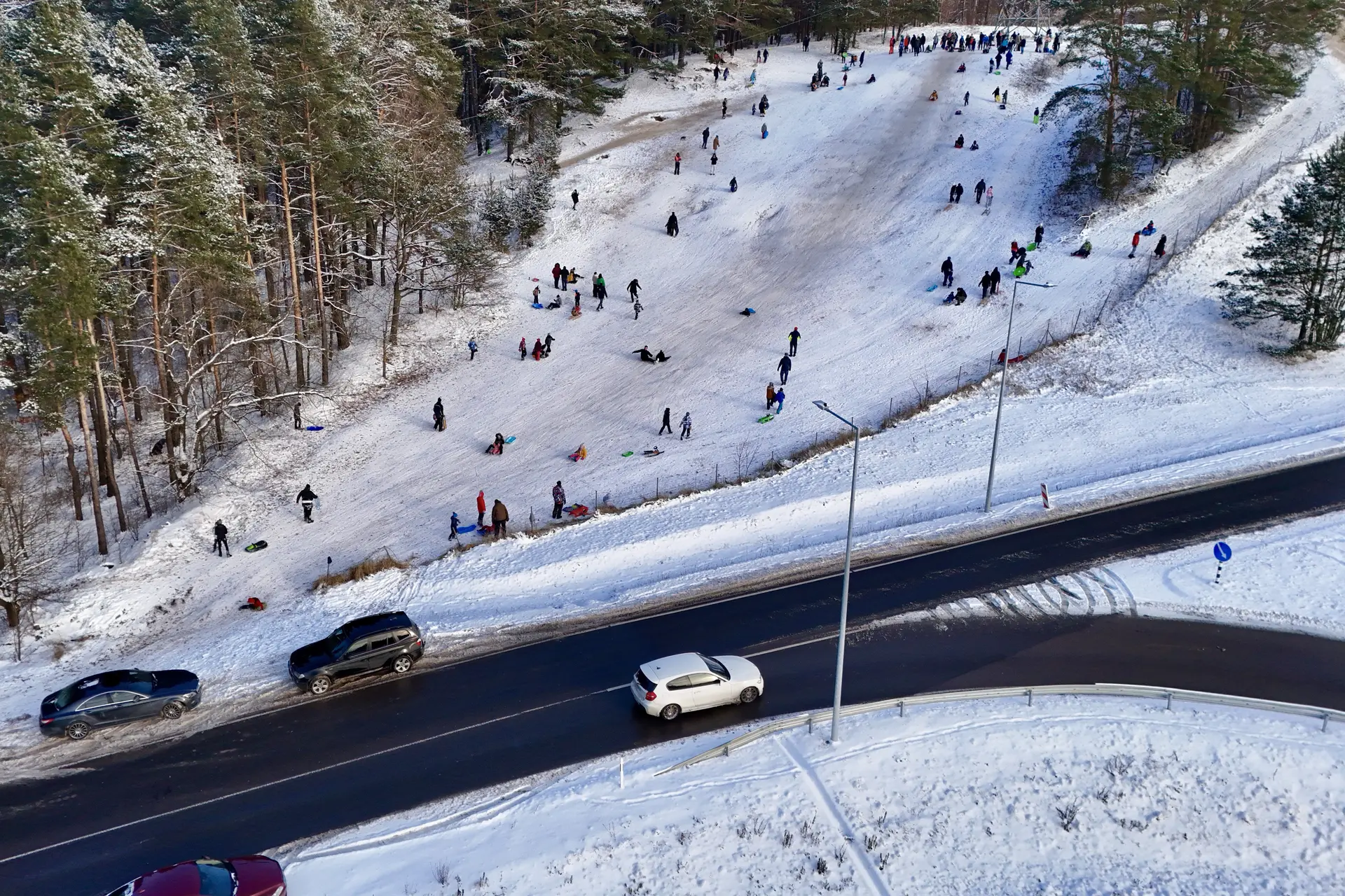 Kauniečiai džiaugiasi žiema