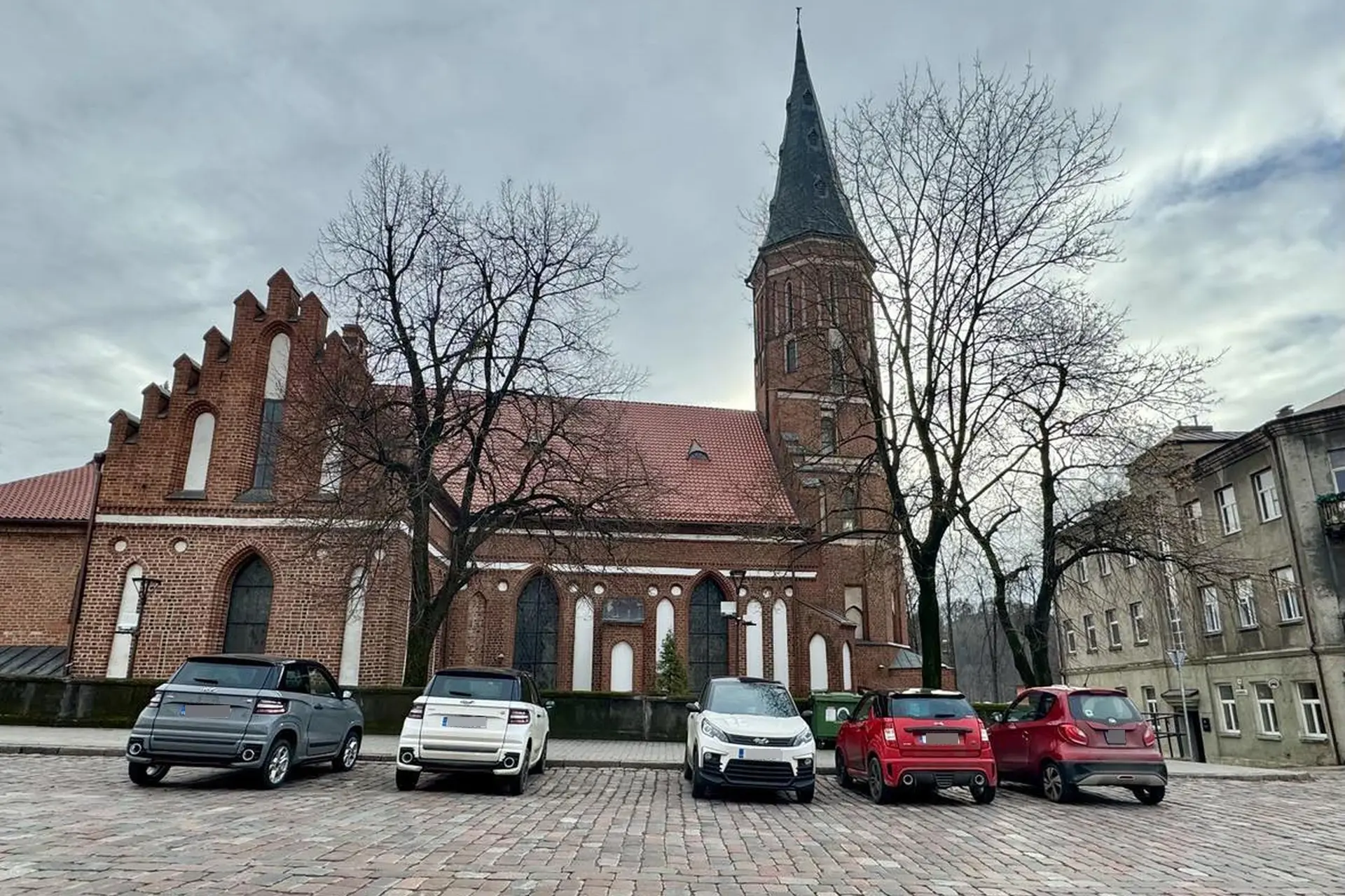 Tarp Kauno moksleivių populiarėja mažieji automobiliai