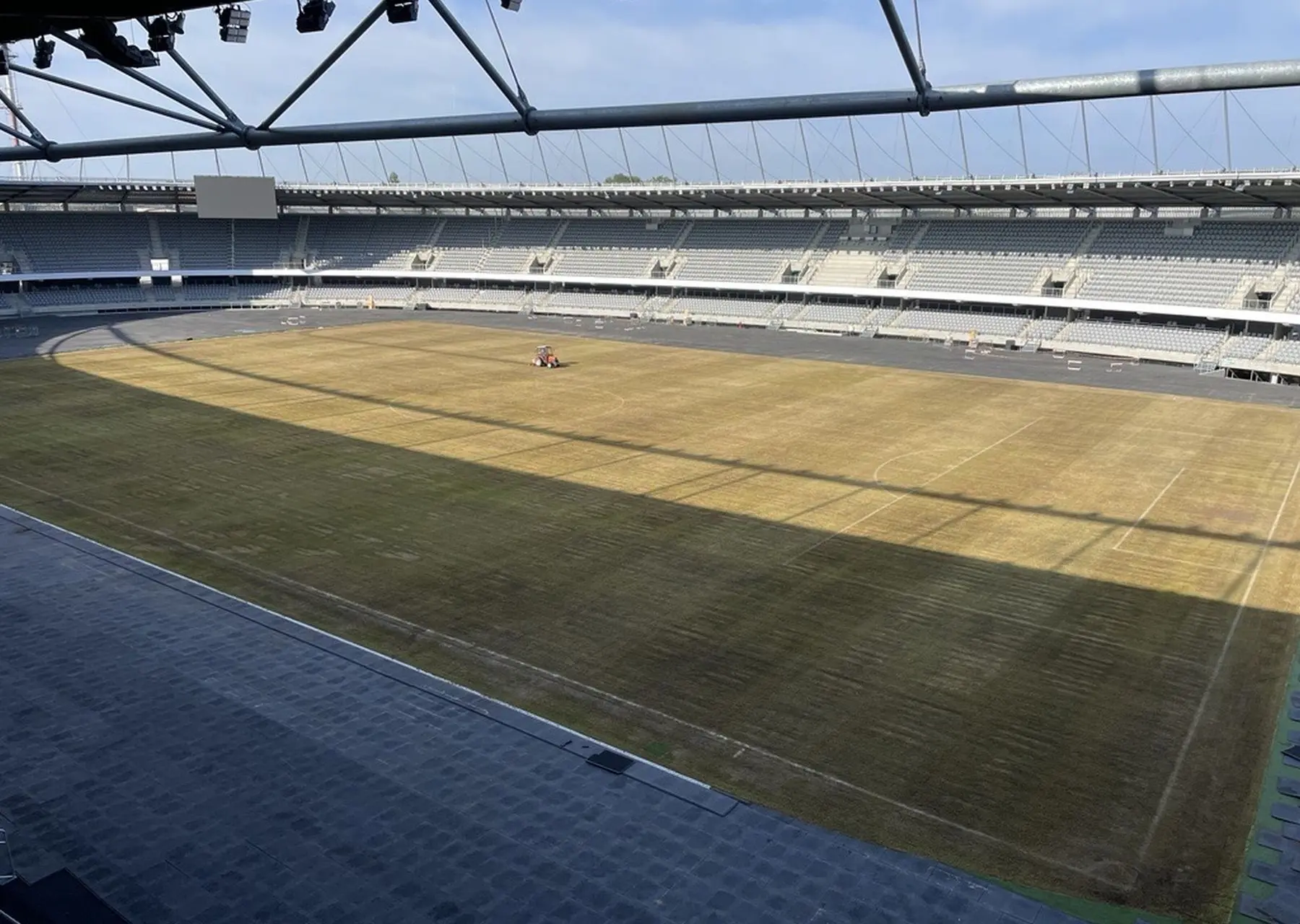 Kauno stadiono valdytojas dėl nuvytusios vejos: panašiai tikėjomės