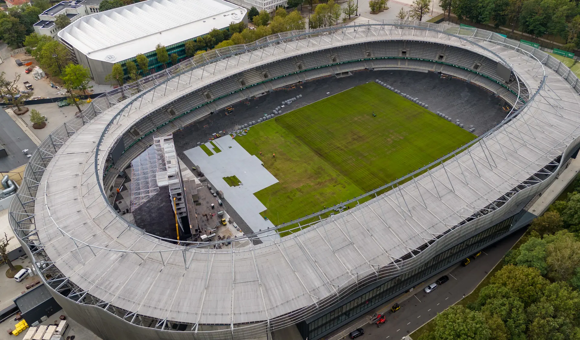 Atidengus Kauno stadiono veją saugojusias plokštes - liūdnas vaizdas