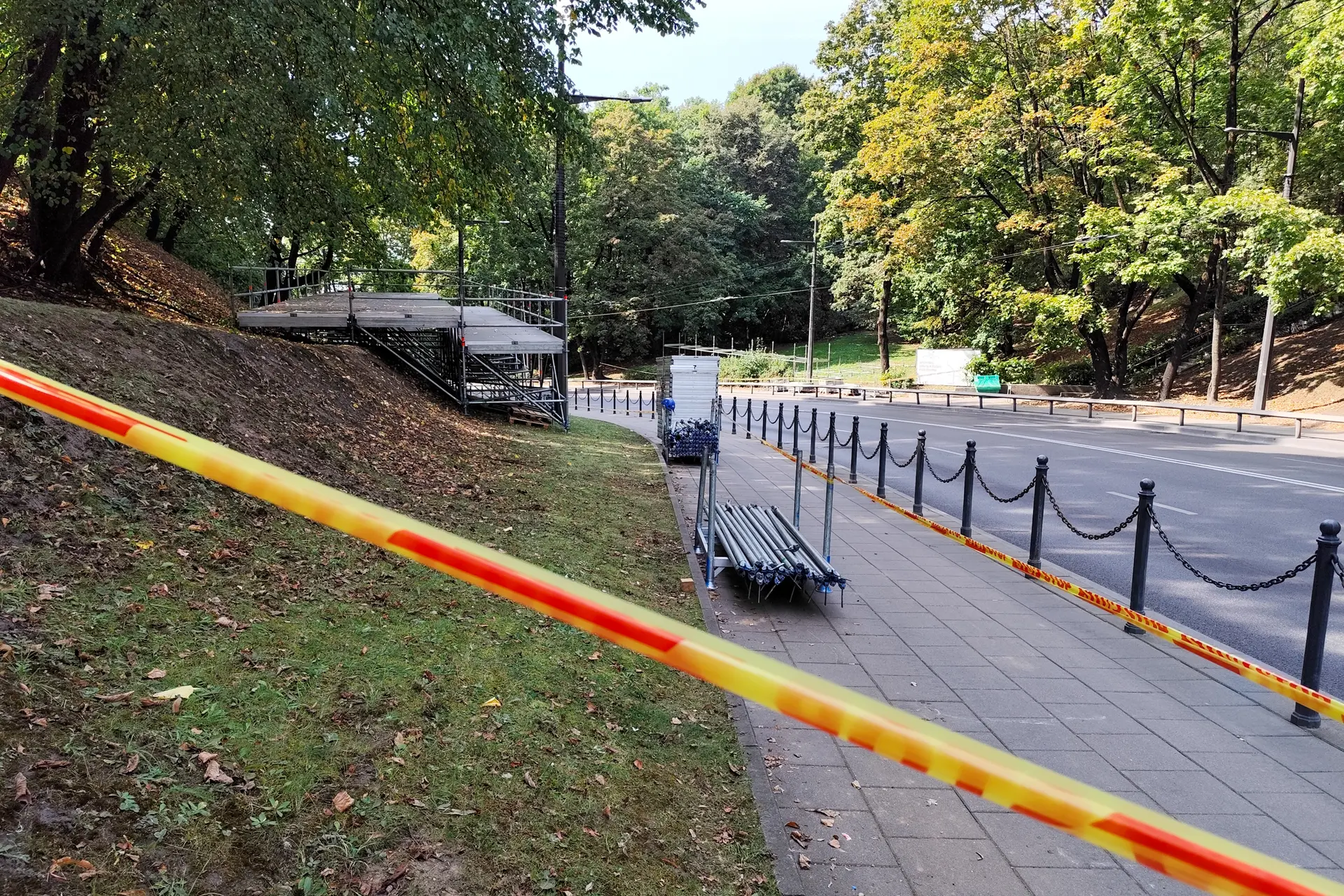 Laikinai uždaromas eismas parodos kalnu / R. Tenio nuotr.