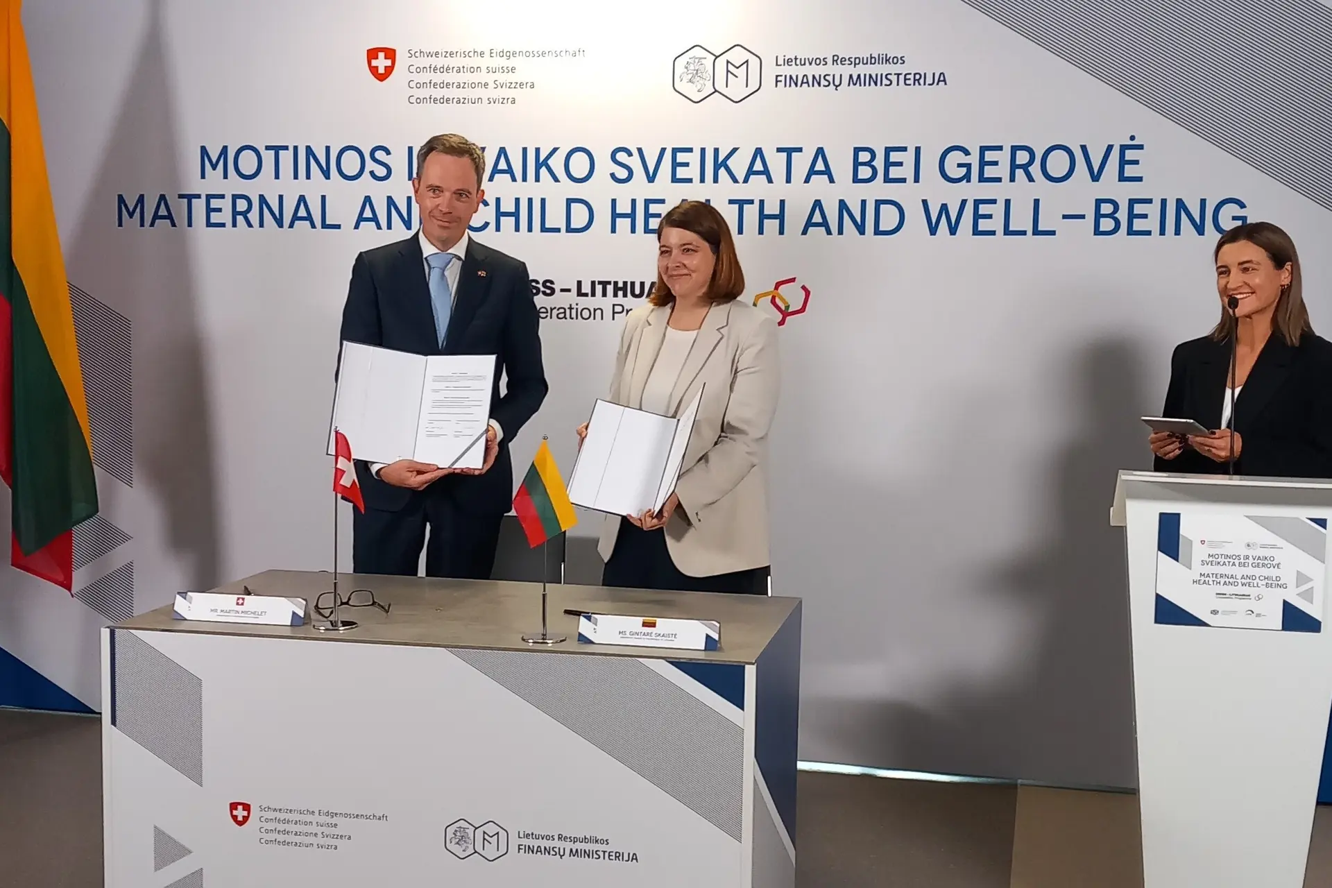 Finansų ministrė Gintarė Skaistė ir Šveicarijos ambasadorius Lietuvai Martinas Michelet / Ministerijos nuotr.