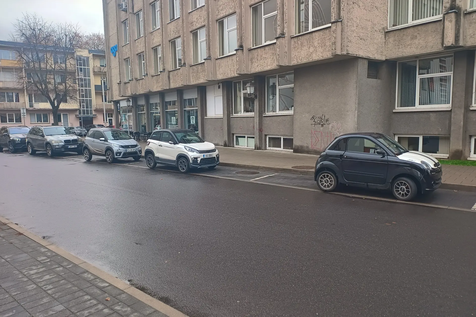 Kaune sparčiai populiarėja mikroautomobiliai: dalis vairuotojų net nelaikė praktinio egzamino