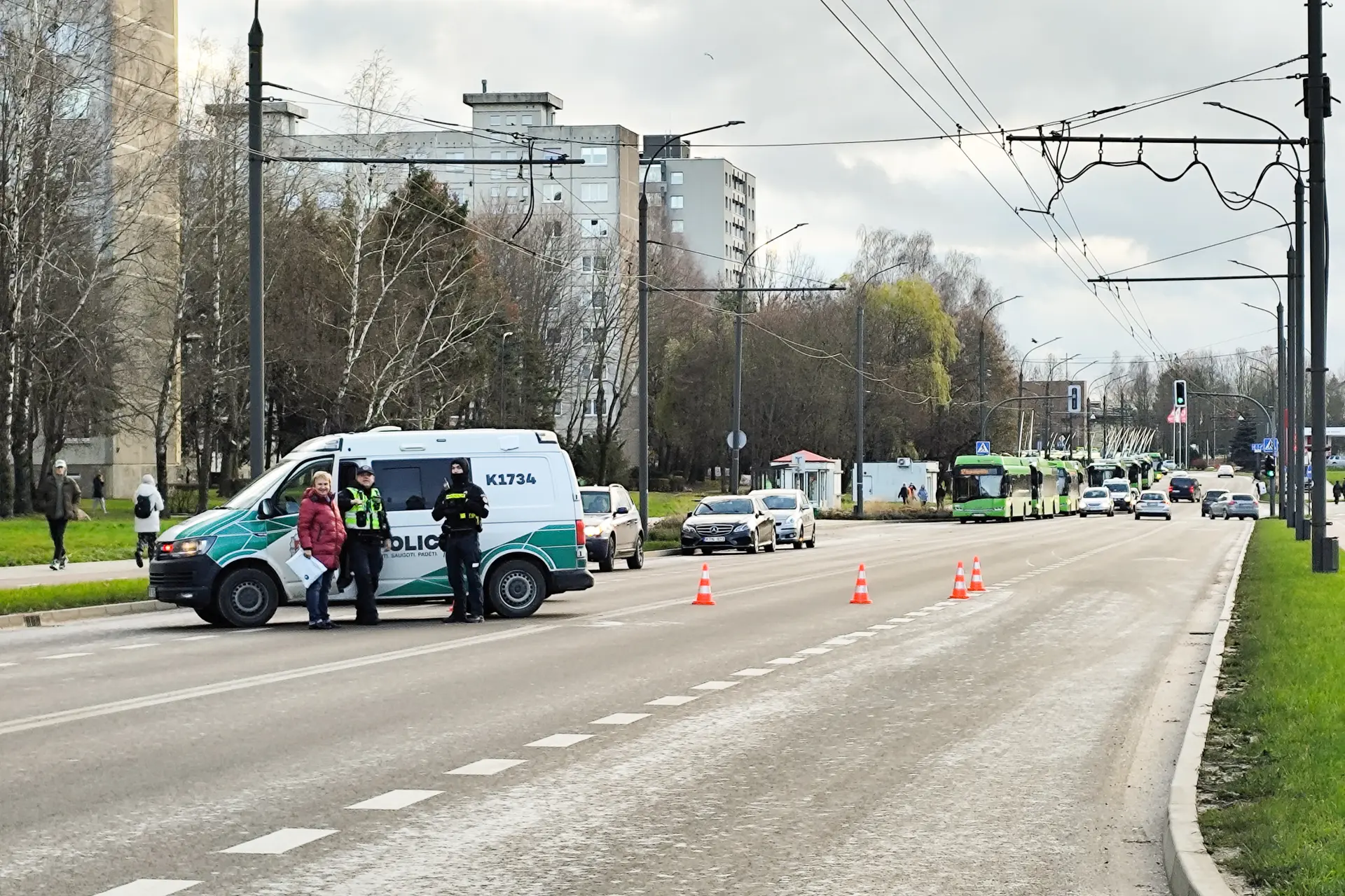 Nuvirtęs stulpas užblokavo eismą