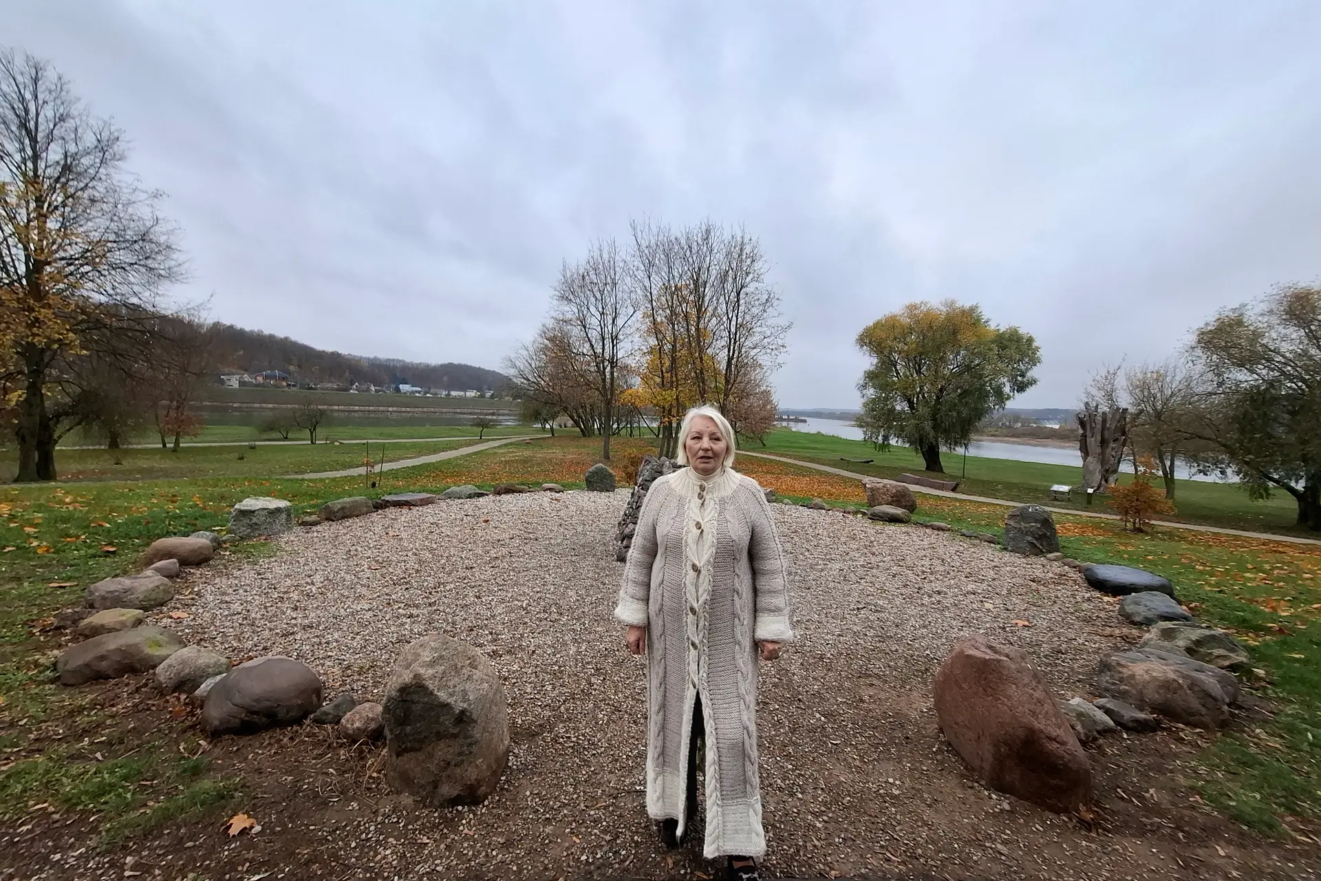 Regina Karmazaitė-Valtenberga prie Kauno santakos aukuro./S. Javaitytės nuotr.