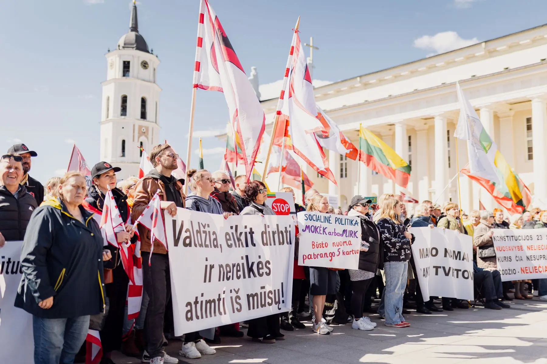 Virš 4 tūkst. žmonių sostinėje protestavo prieš visuotinį NT mokestį