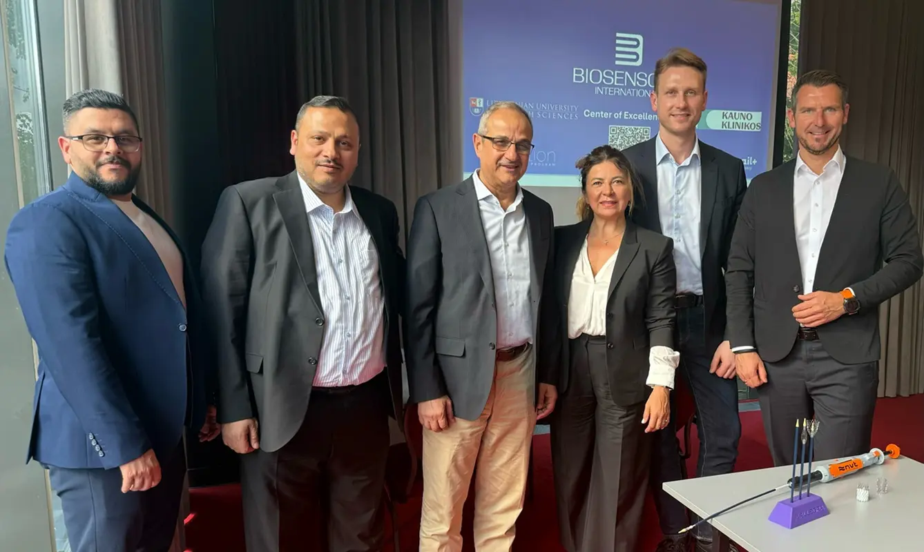Pasirašyta LSMU ir Šveicarijos širdies prietaisų gamintojos „Biosensors“ partnerystės sutartis / LSMU nuotr.