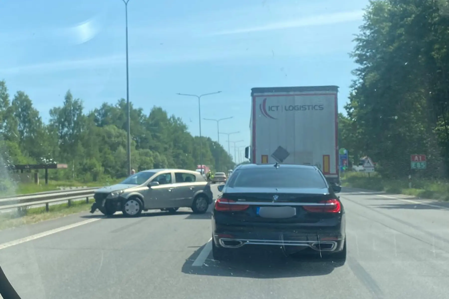 A1 kelyje susidūrė kelios transporto priemonės