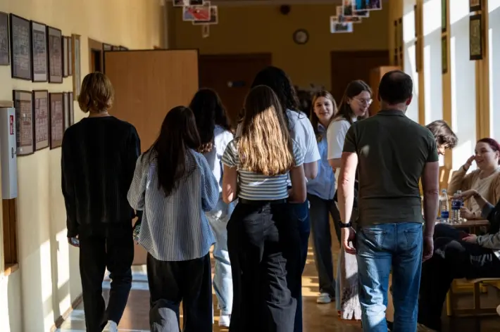 Seimas ėmėsi siūlymo įpareigoti mokyklas nusistatyti tvarkas dėl telefonų naudojimo