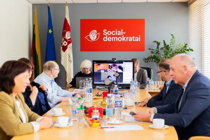 Socialdemokratai valdančiąją daugumą formuoti kviečia „aušriečius“ ir „valstiečius“