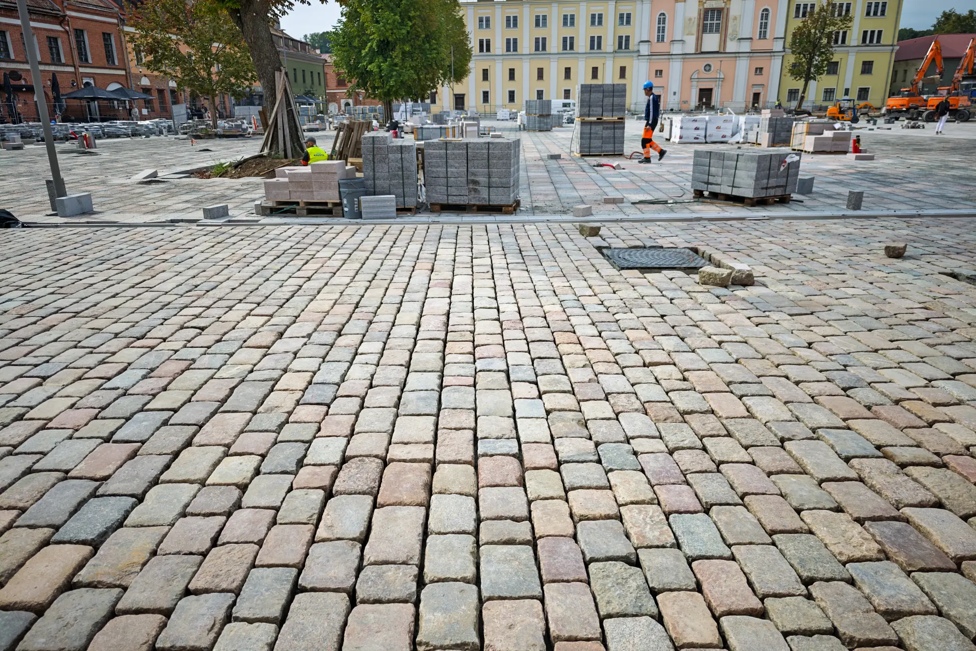„Autokausta“ ardo Rotušės aikštėje paklotą grindinį – rastas kompromisas su paveldosaugininkais