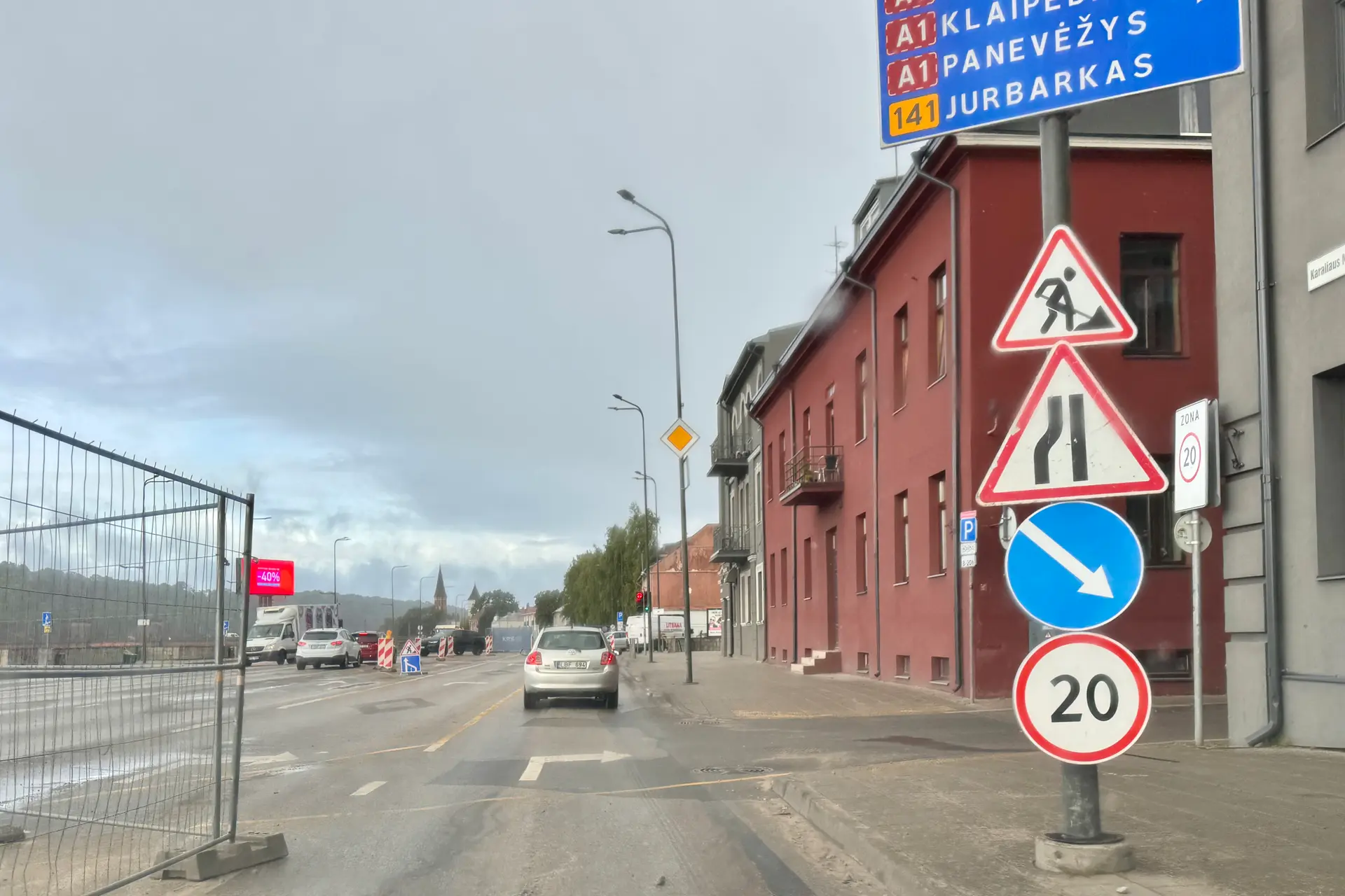 Keisti eismo reguliavimo ženklai / Kas vyksta Kaune skaitytojų nuotr.