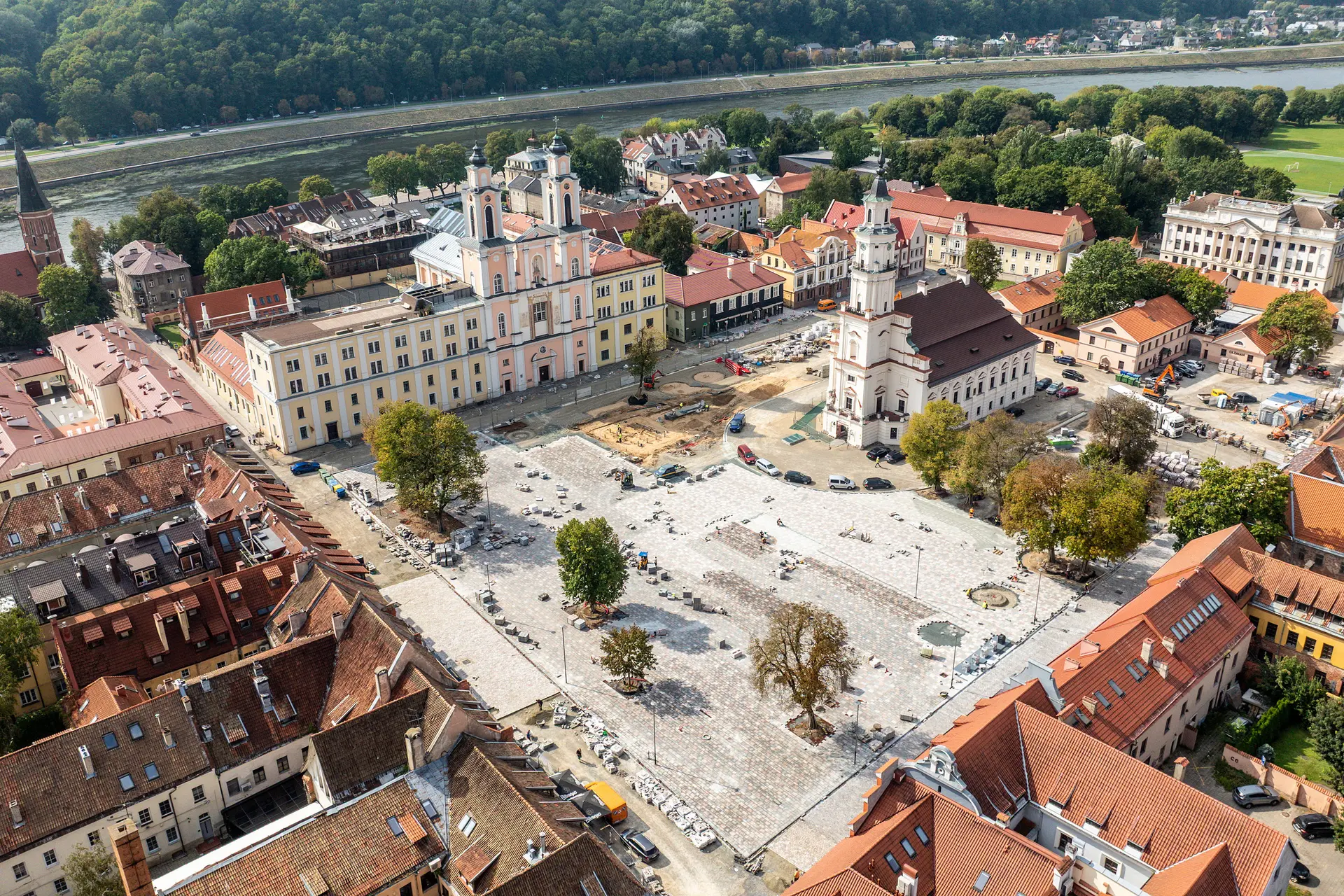 Daugiau kaip mėnesiui uždaromas eismas Rotušės aikštėje