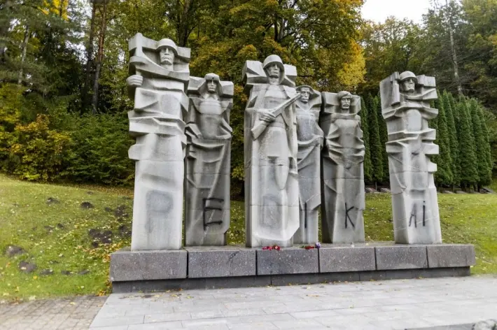 desovietizacija, desovietizacijos komisija