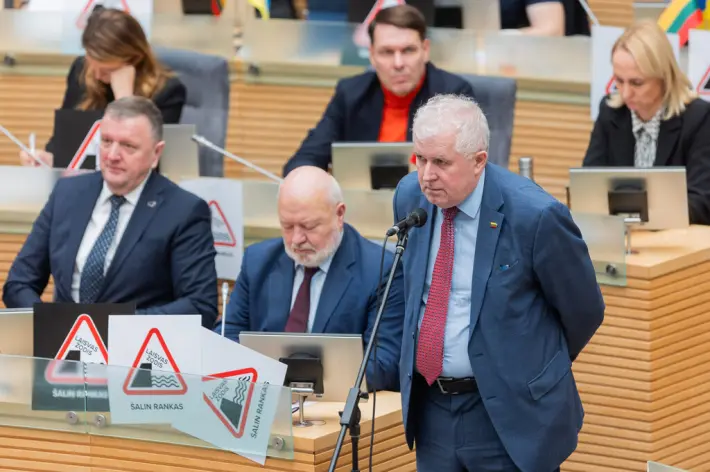 Opozicija paliko Seimo salę, negrįš, kol nebus užsakytas LRT projekto ekspertinis vertinimas