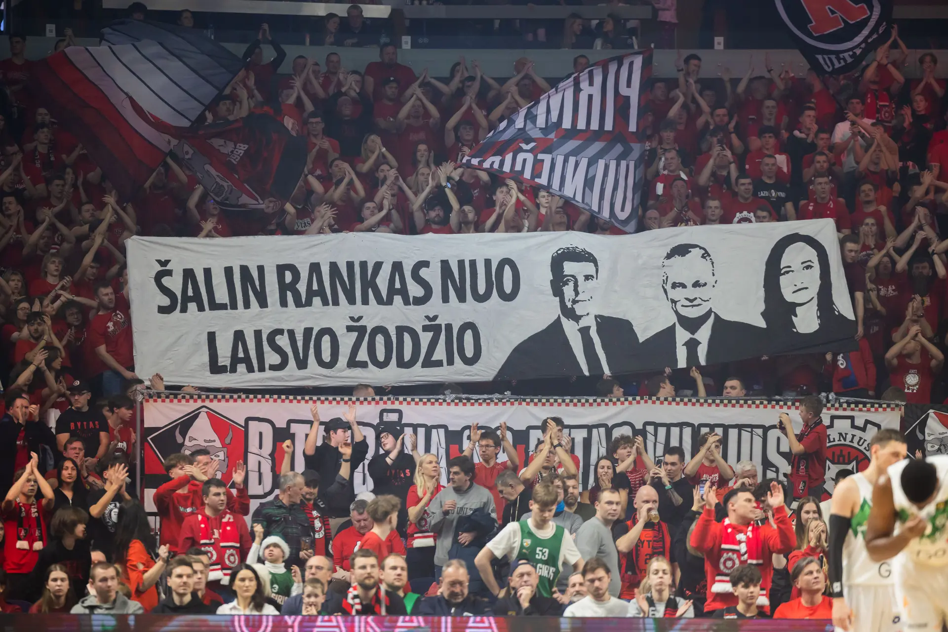 „Žalgirio“ ir „Ryto“ sirgaliai pasiuntė žinutę Lietuvos politikams