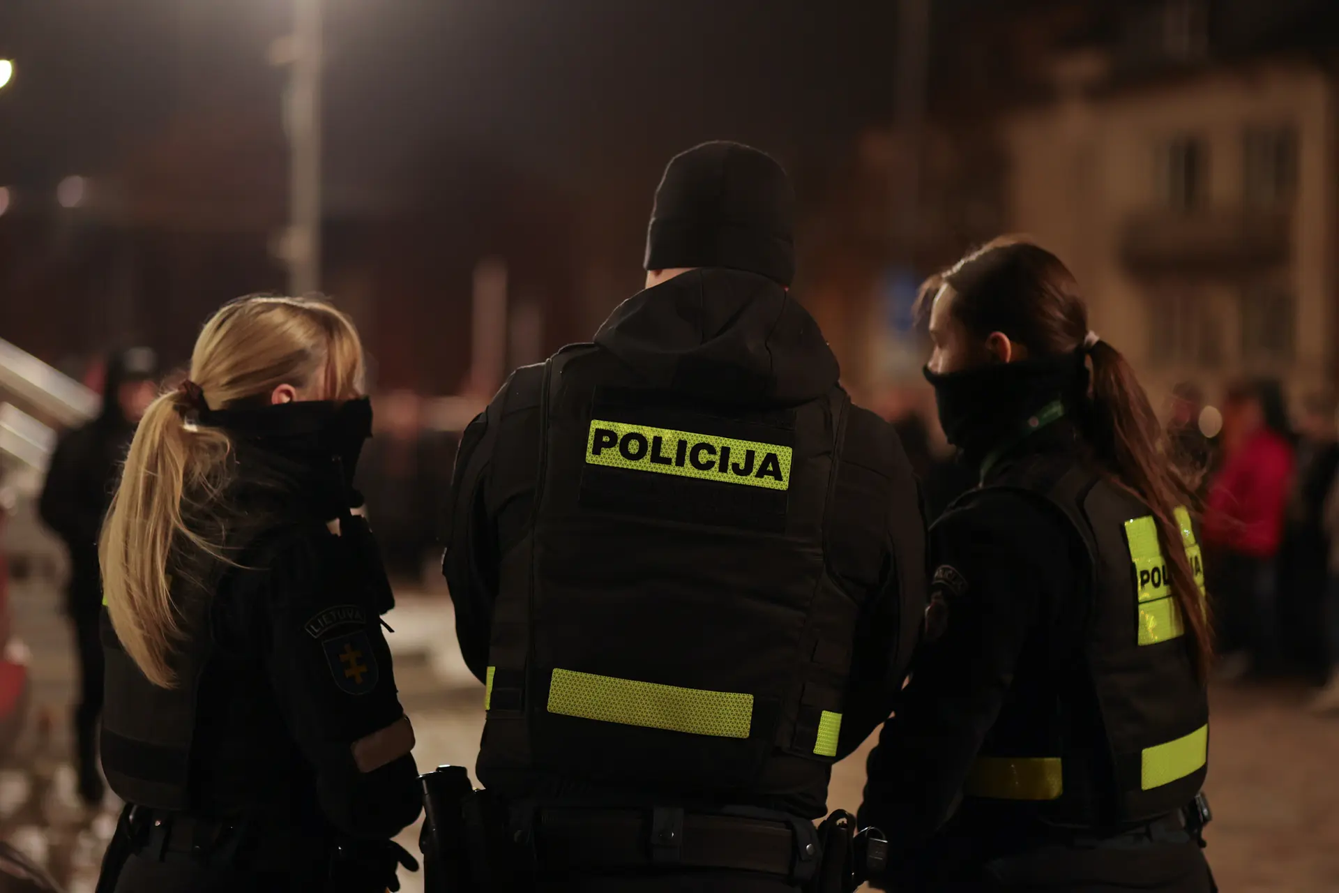 Policija / Pagerbtos nužudytos merginos / R. Tenio nuotr.