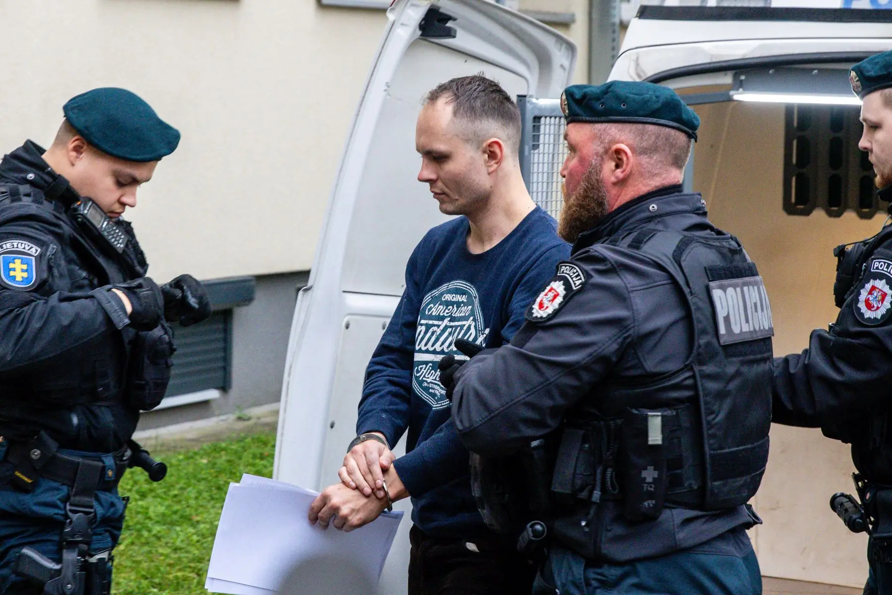 Kraupiu dviejų merginų nužudymu įtariamam B. Mikutavičiui pratęstas suėmimas