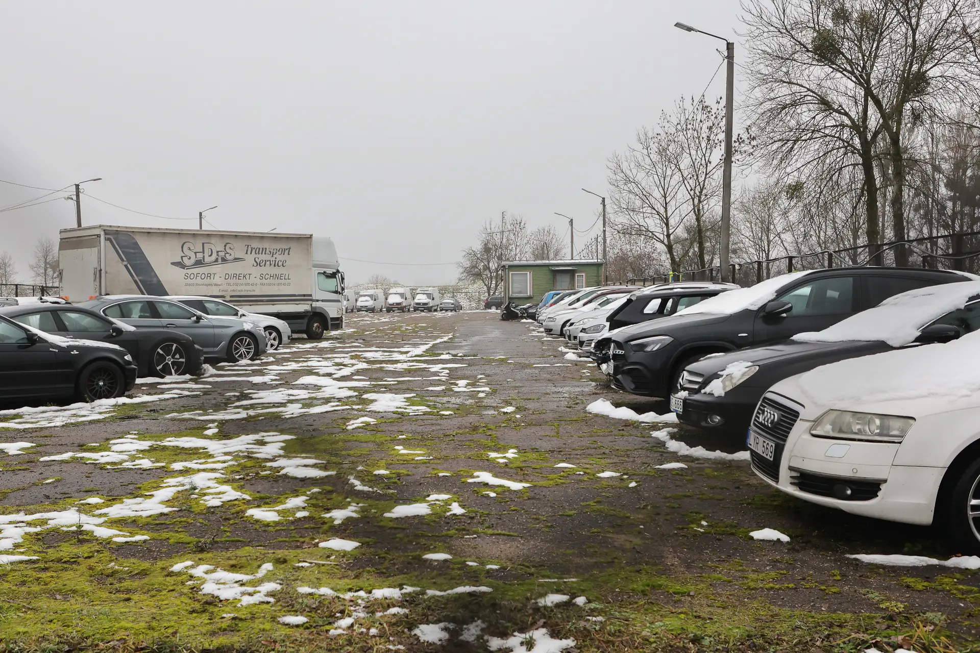 Konfiskuotų automobilių saugojimo aikštelė / R. Tenio nuotr.