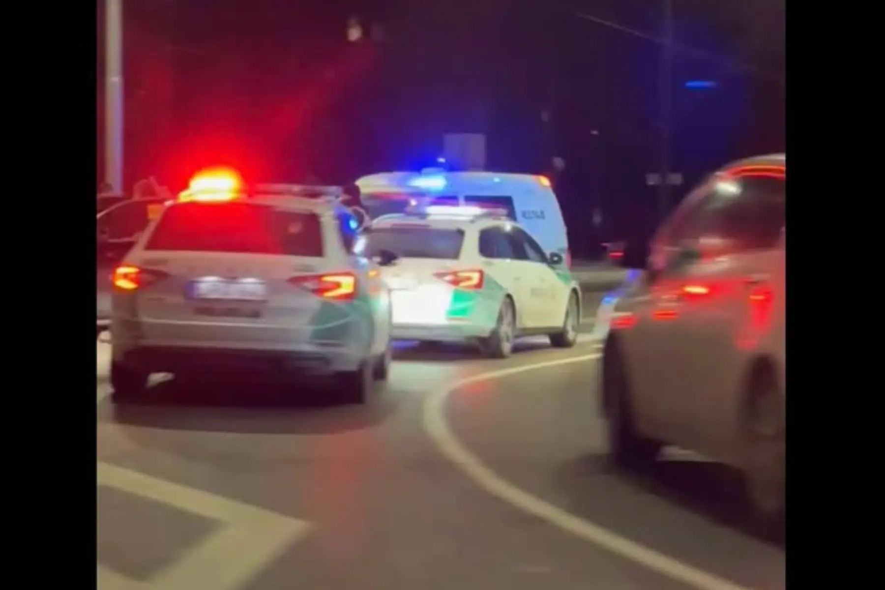Policijos sujudimas Krėvės pr. - Pramonės pr. žiedinėje sankryžoje / Skaitytojų  nuotr.