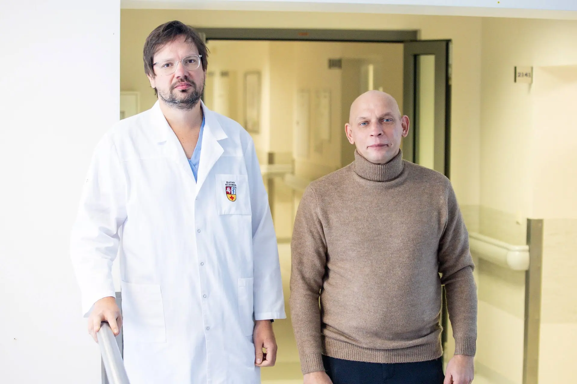 Doc. Domas Vaitiekus ir pacientas Aeksandras / Kauno klinikų nuotr.