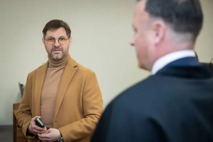 Celofanui be leidimo išvykus į Minską, tarnybos it karštą bulvę mėto atsakomybę dėl pažeidimo