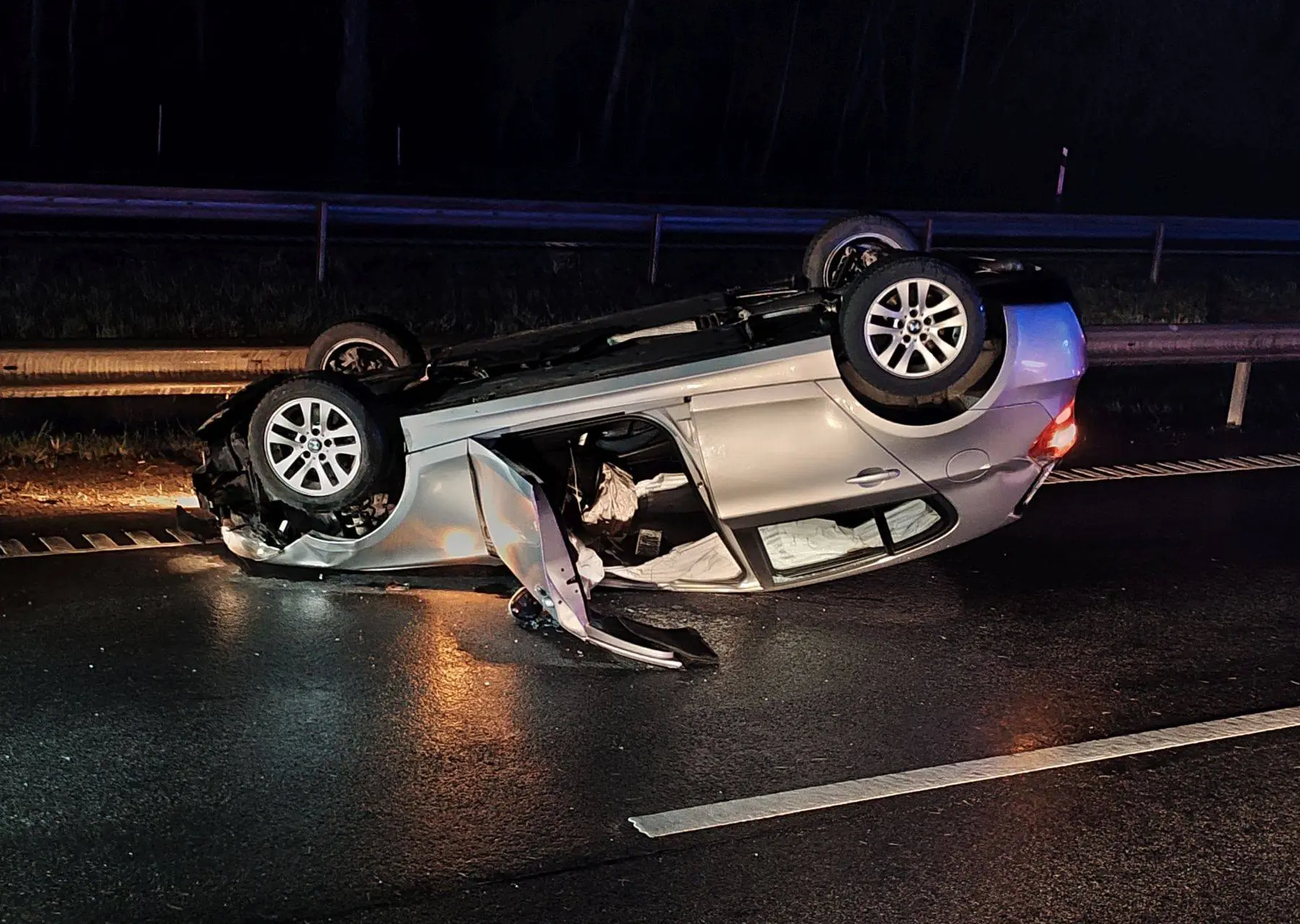Autostradoje partrenktas briedis